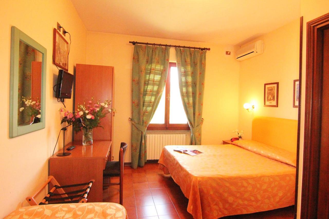 Hotel Boni Cerri Spoleto Szoba fotó