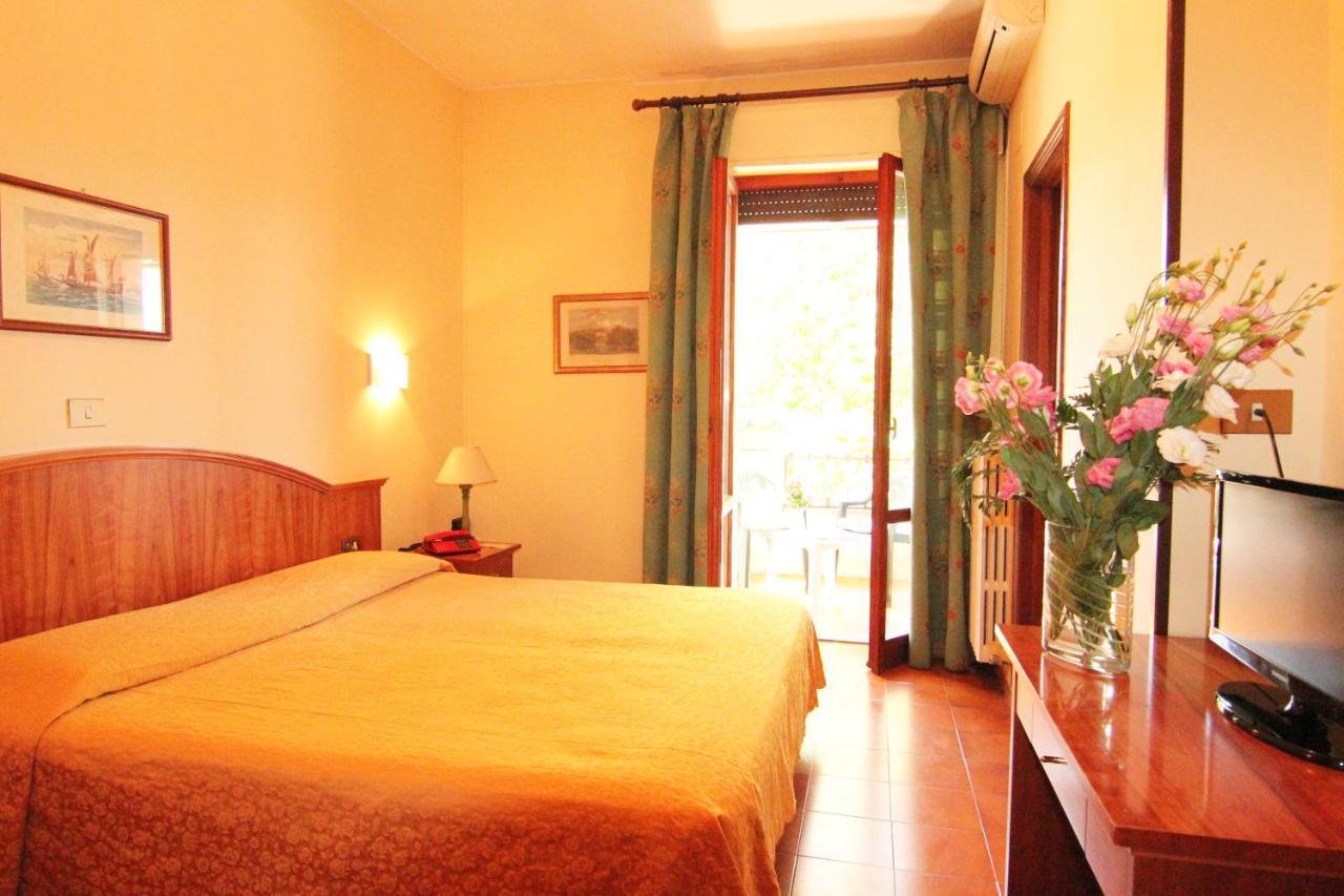 Hotel Boni Cerri Spoleto Szoba fotó